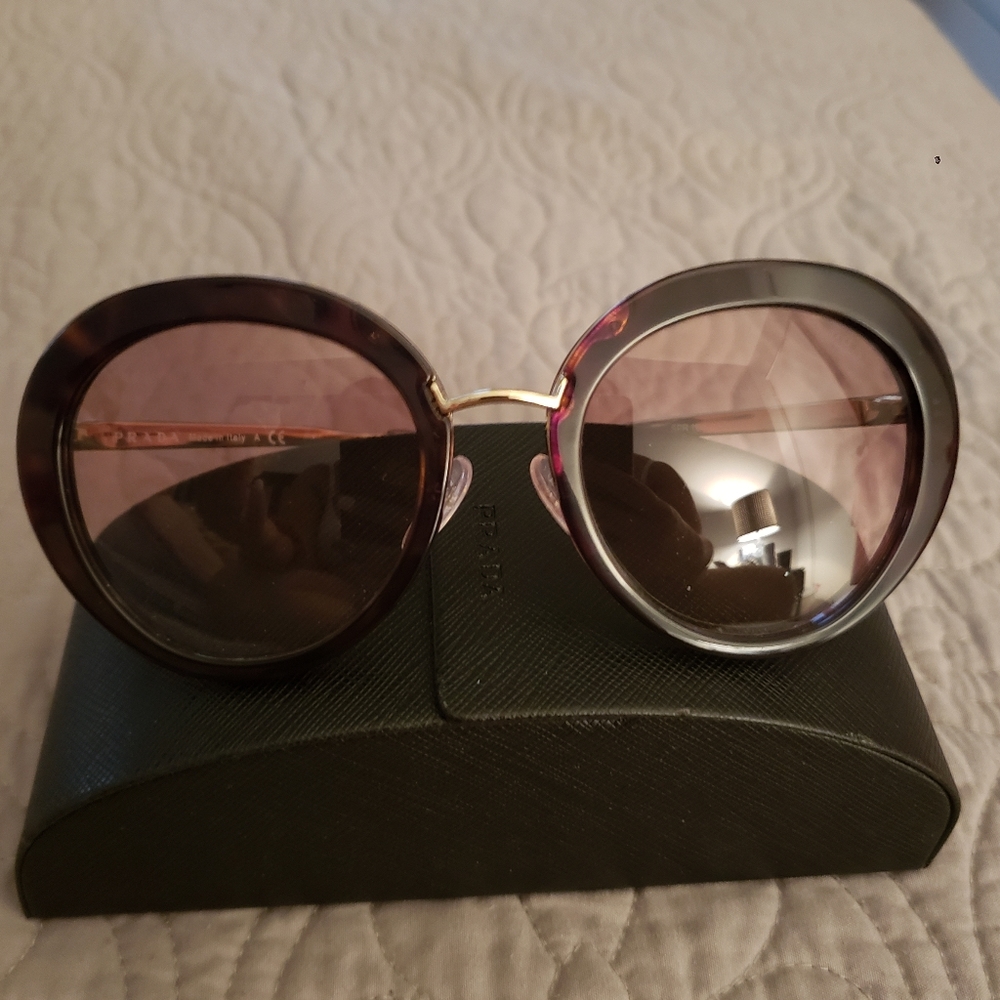 Sunglasses - Picture 1 of 1